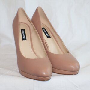 Nine West "Quabree" Platform Pumps (Size 6.5) in Barely Nude
